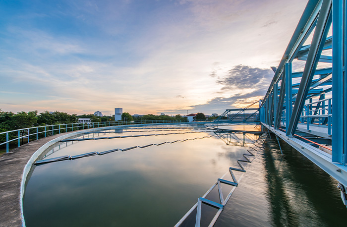 Water treatment tank